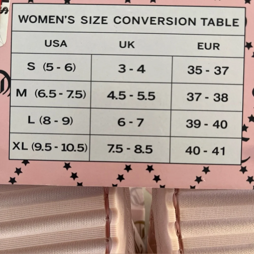 Juicy Couture Pink faux fur inside quilted upper Slippers with gold charms New - Picture 4 of 4